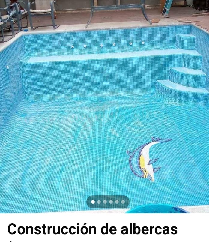 Alberca con mosaico veneciano